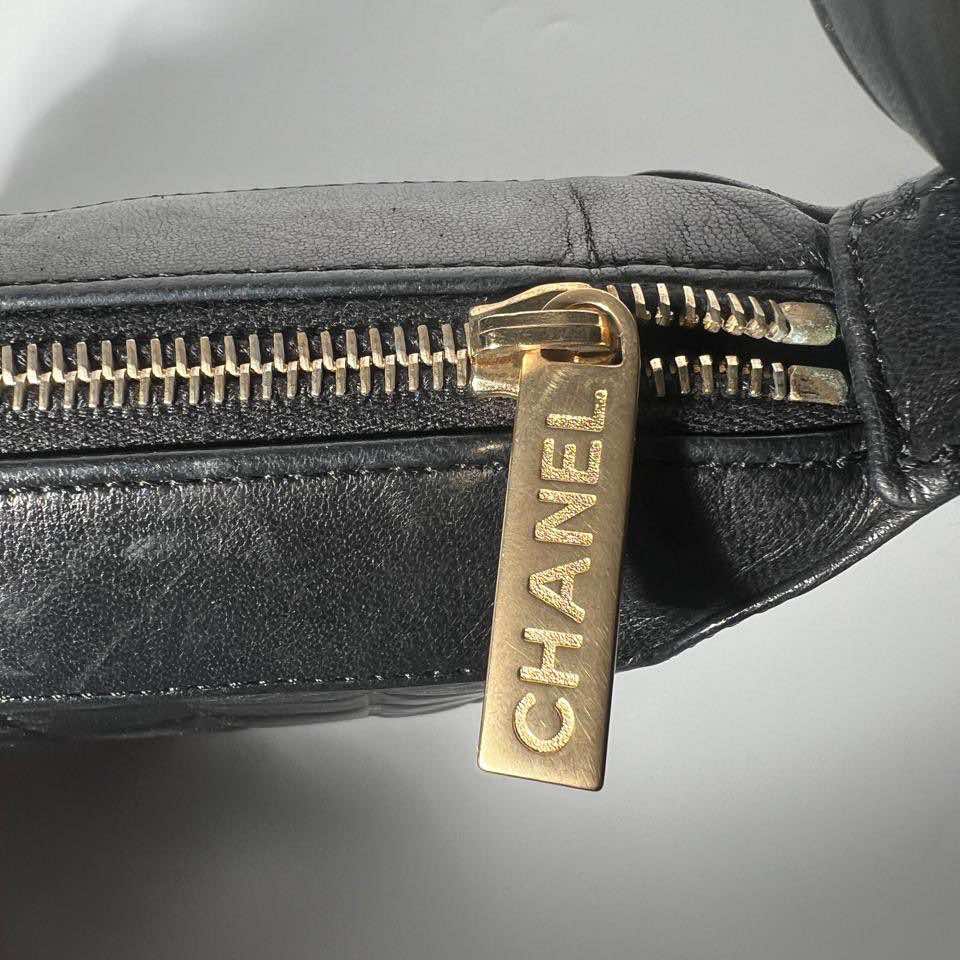 Chanel Chocolate Bar - Detail 1