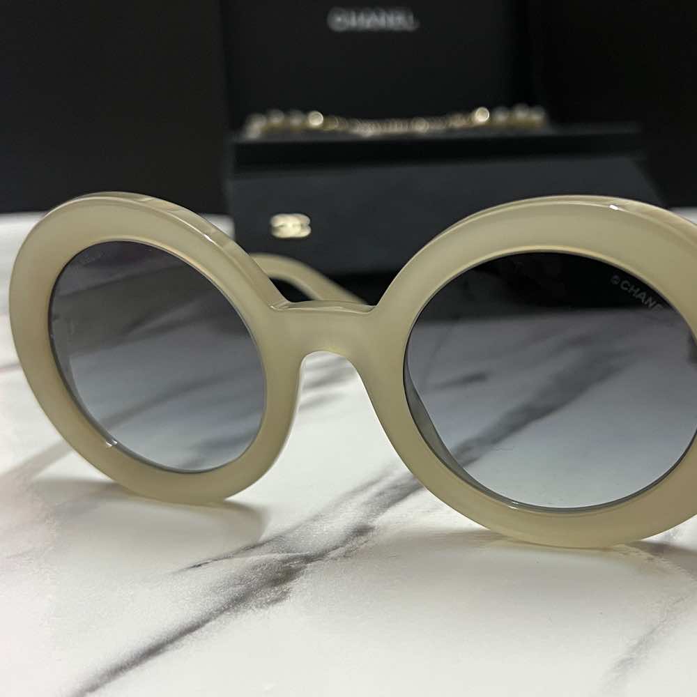 Chanel Round - Image 10