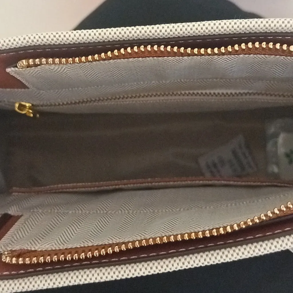 Tory Burch Tote bag Beige Canvas Never worn, with tag - Model View