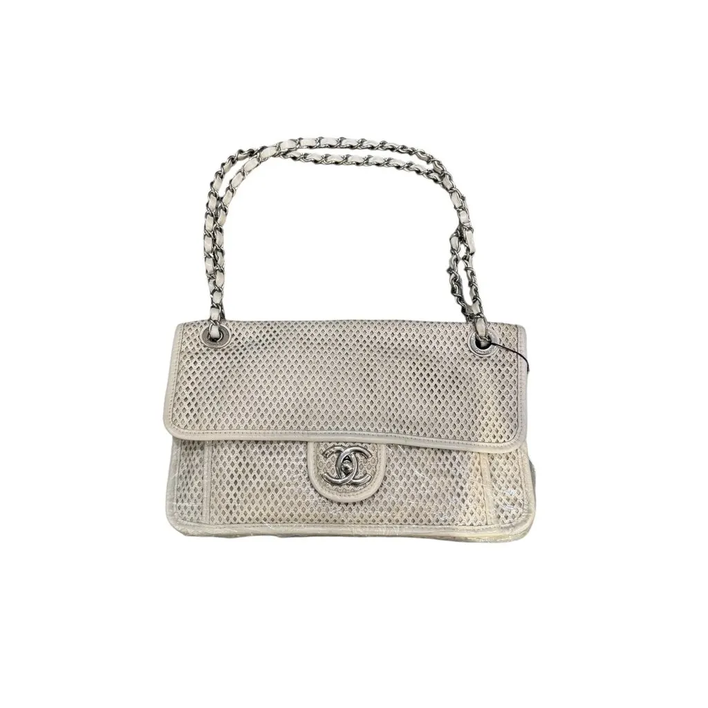 Chanel Timeless/Classique White Leather Good - Inside View