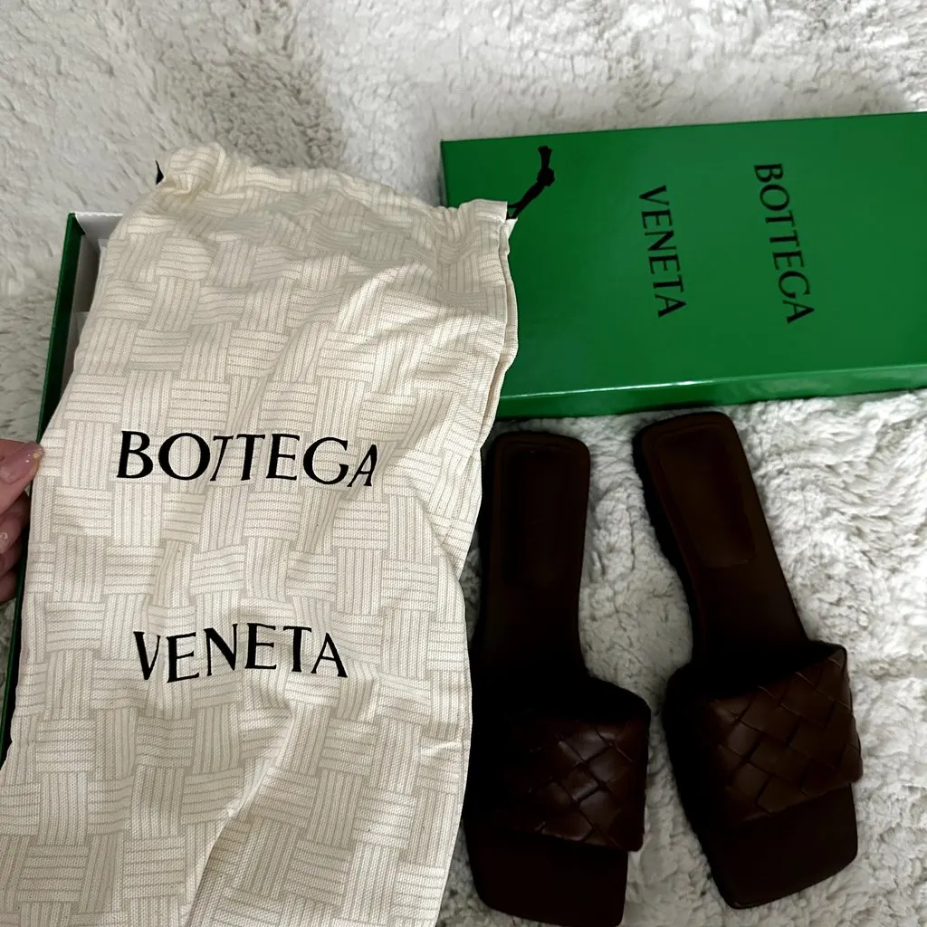 Bottega Veneta Parco flat mules Brown Leather Very good - Model View