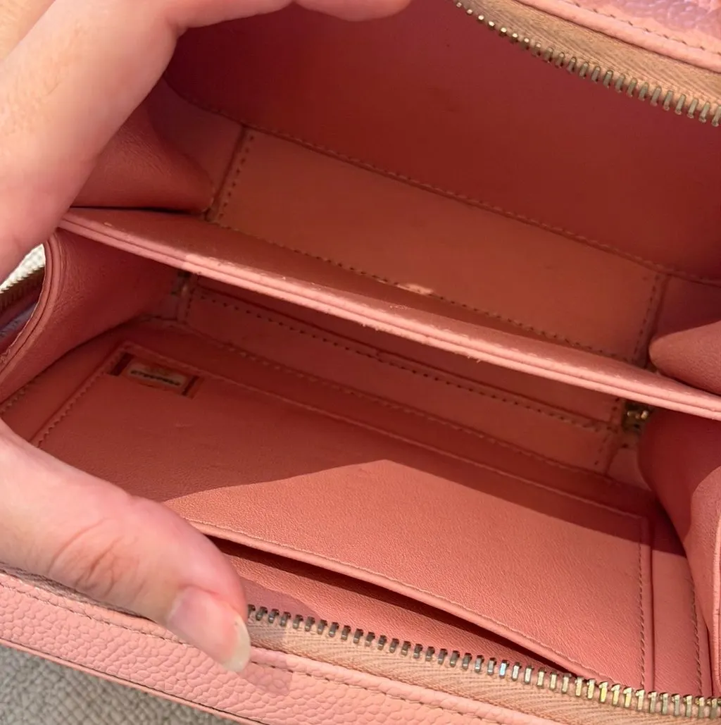 Chanel Vanity Case Pink Leather Very good - Model View
