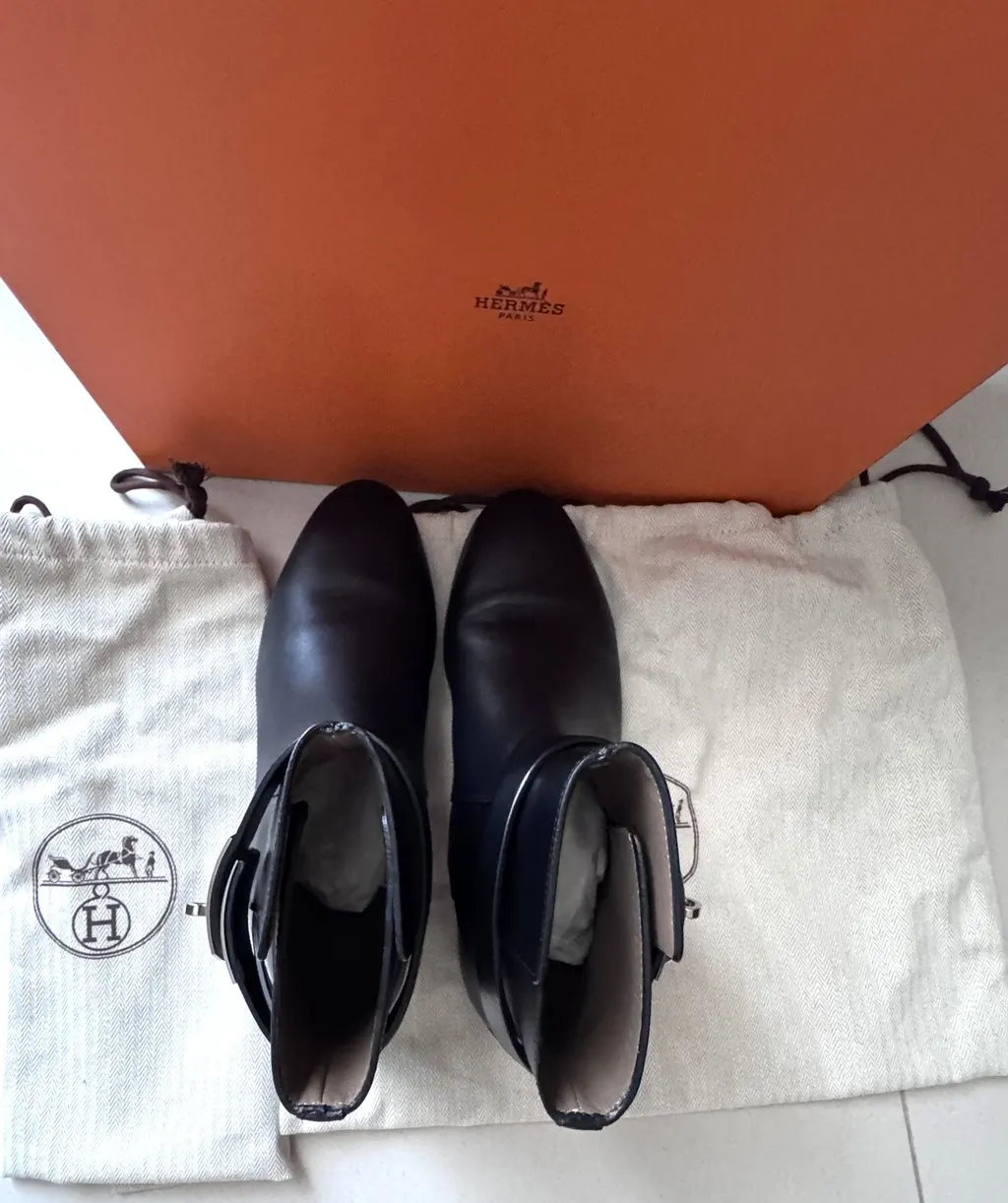Hermès Neo Ankle Strap Boots Black Very good - Model View