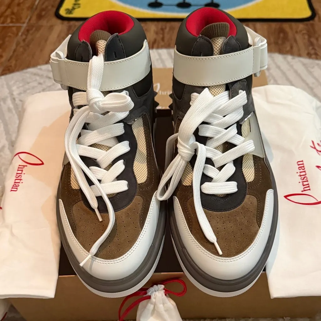 Christian Louboutin ASTROLOUBI MID FLAT Grey Never worn - Model View