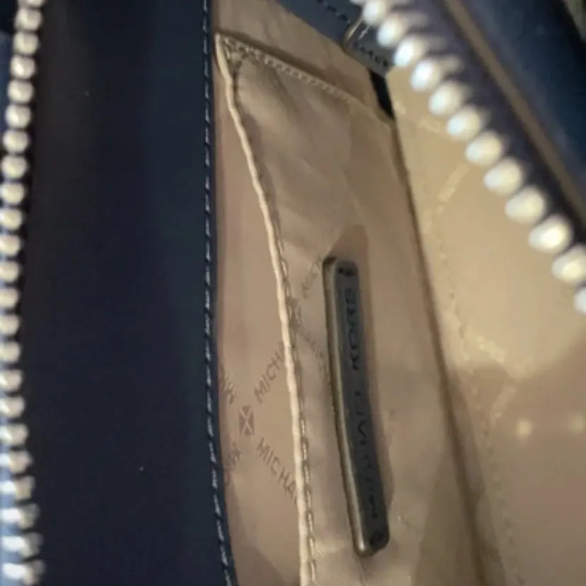 Michael Kors Michael Kors Reed Admiral Handbag – Navy Blue Navy Leather Never worn, with tag - Model View
