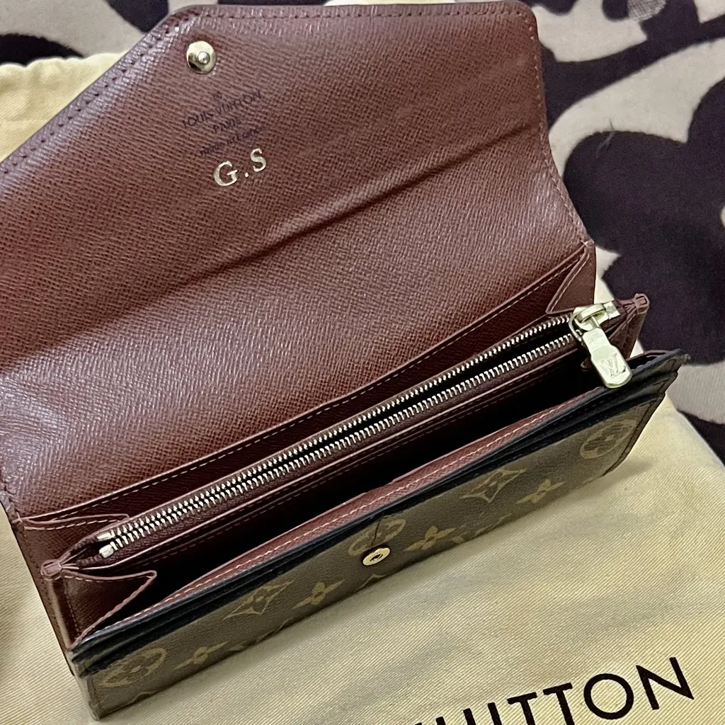 Louis Vuitton Sarah Brown Leather Good - Model View