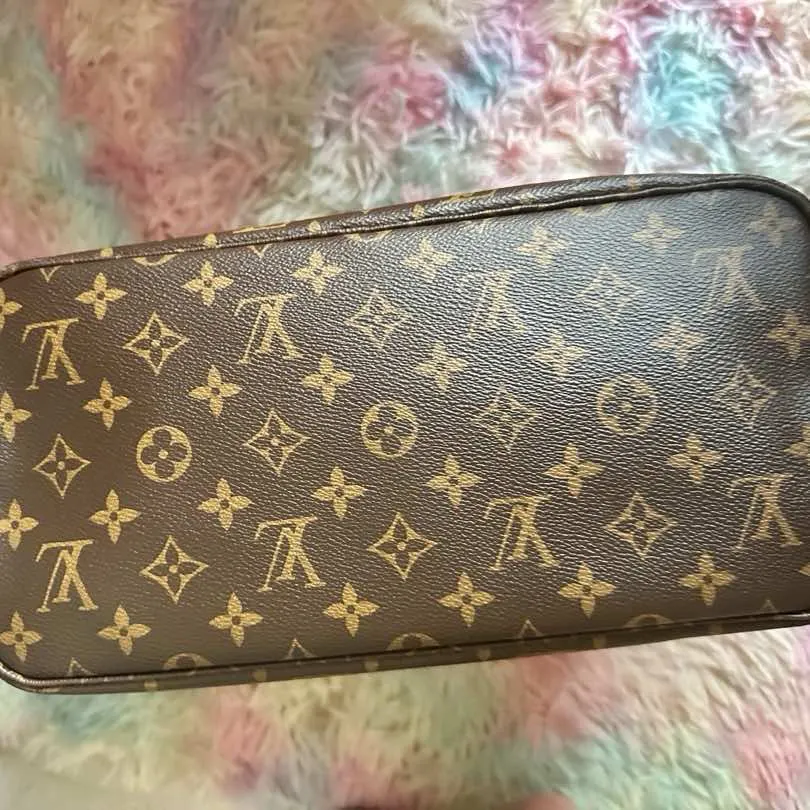 Louis Vuitton Neverfull Brown Canvas Silver Very good - Model View