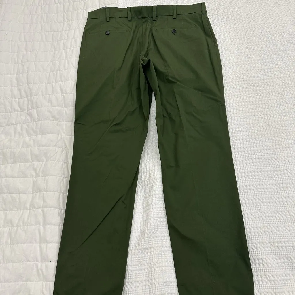 Prada Elegant Prada Milano mens tailored trousers in a deep olive green, size 52. Green Very good - Model View