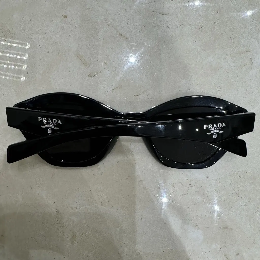 Prada Eyewear Collection Cat-eye Sunglasses Black Acetate Never worn - Inside View