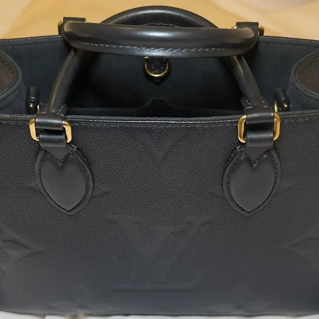 Louis Vuitton Lv bag Black Leather Very good - Back View