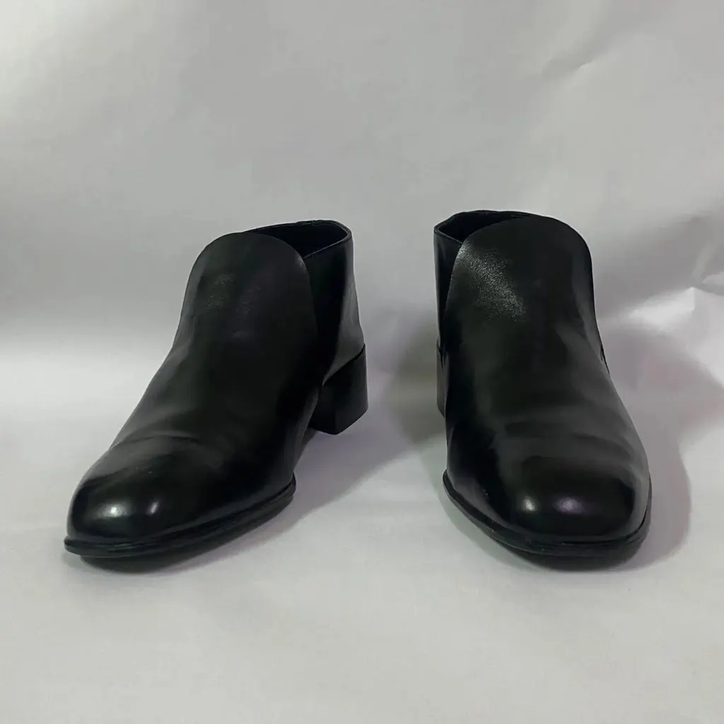 Bally Vintage Size 7 E Black Leather Never worn - Model View