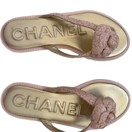 Chanel Chanel Pink Tweed Camellia Thong Sandals Pink Tweed Very good - Front View