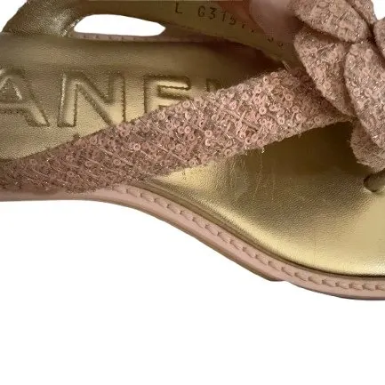 Chanel Chanel Pink Tweed Camellia Thong Sandals Pink Tweed Very good - Model View