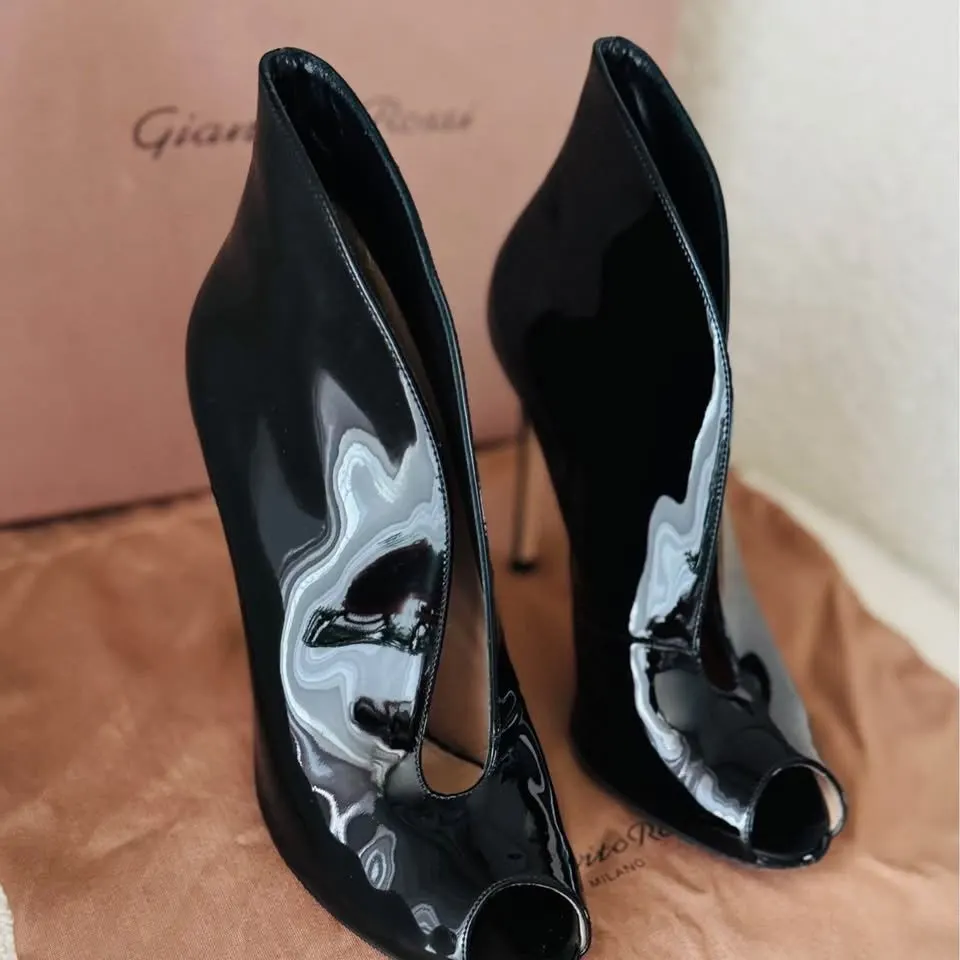 Gianvito Rossi ankle boots Black Leather Very good - Model View