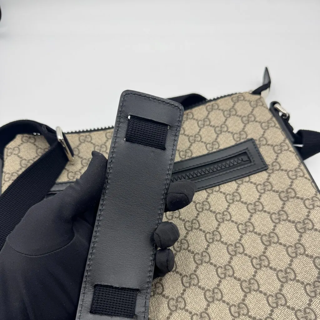 グッチメッセージバックGG Supreme Monogram Leather Gucci GG supreme monogram black Camel | Libas Collective