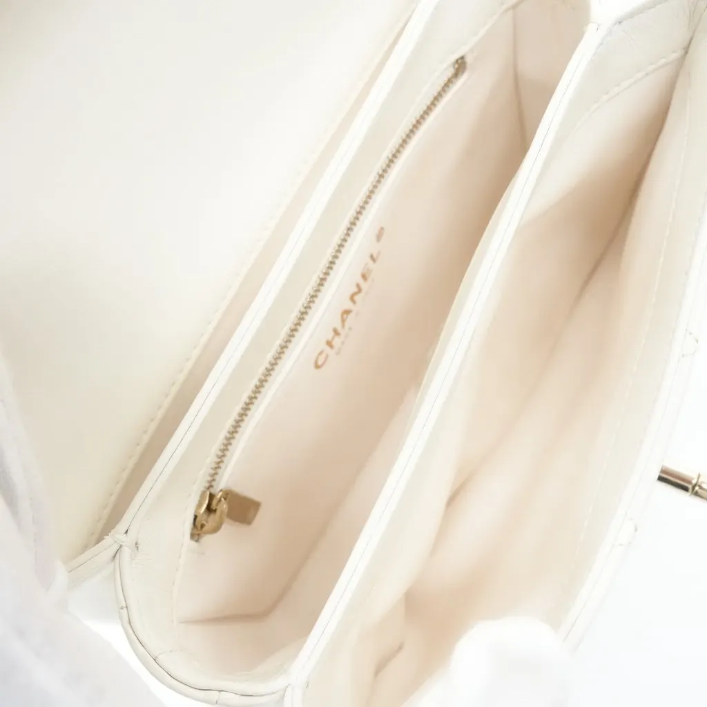 Chanel Trendy CC White Leather Very good - Model View