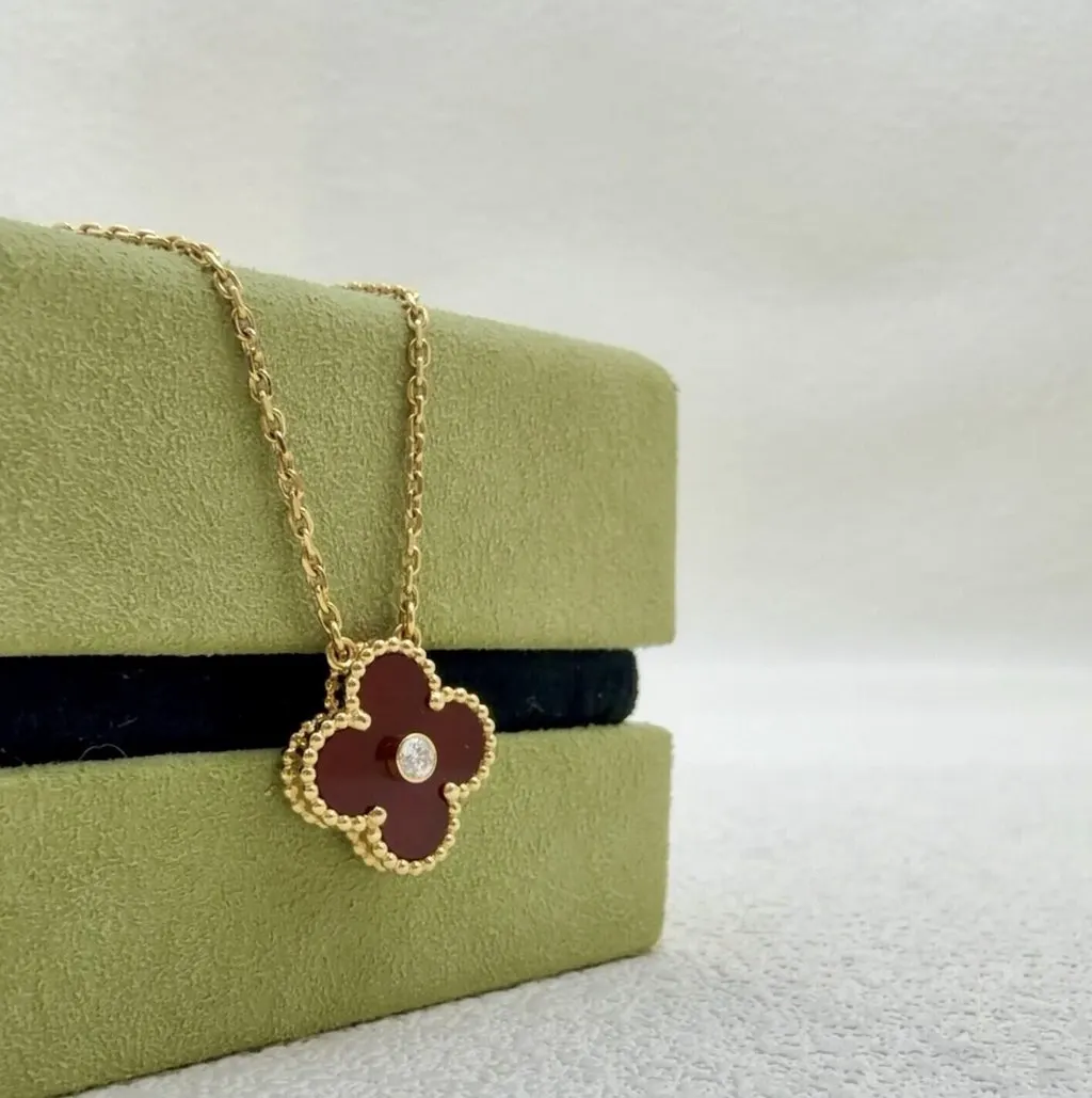 Van Cleef & Arpels Rare 2011 Holiday Limited Edition Alhambra Necklace Red Rose Gold Very good - Model View