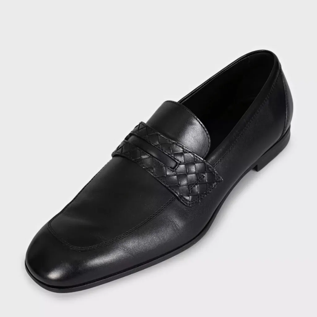 Bottega Veneta Accent Black Loafers Black Leather Very good - Model View