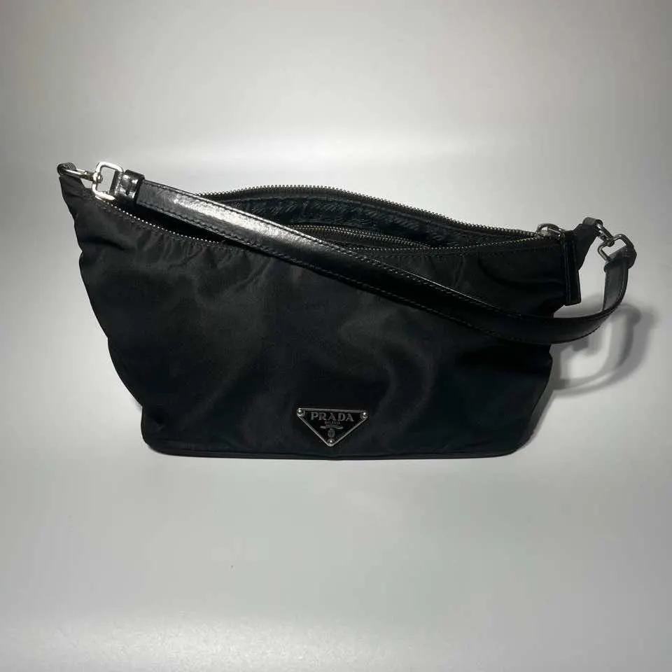Prada Nylon Tessuto Black Very good - Model View