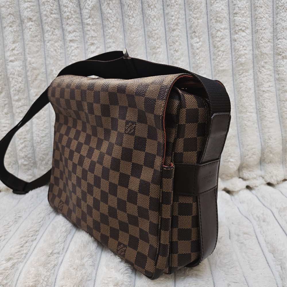 Louis Vuitton Naviglio Messenger - Back view