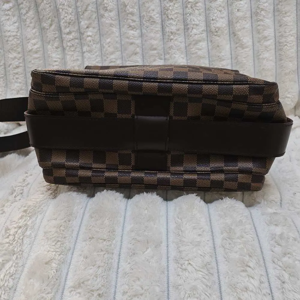 Louis Vuitton Naviglio Messenger Brown Canvas Gold Good - Model View