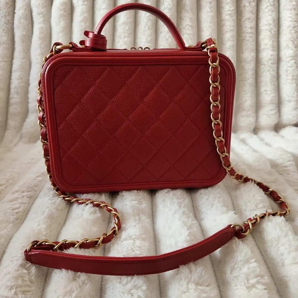 Chanel Filigree Vanity Case Red Leather Gold Very good - Back View