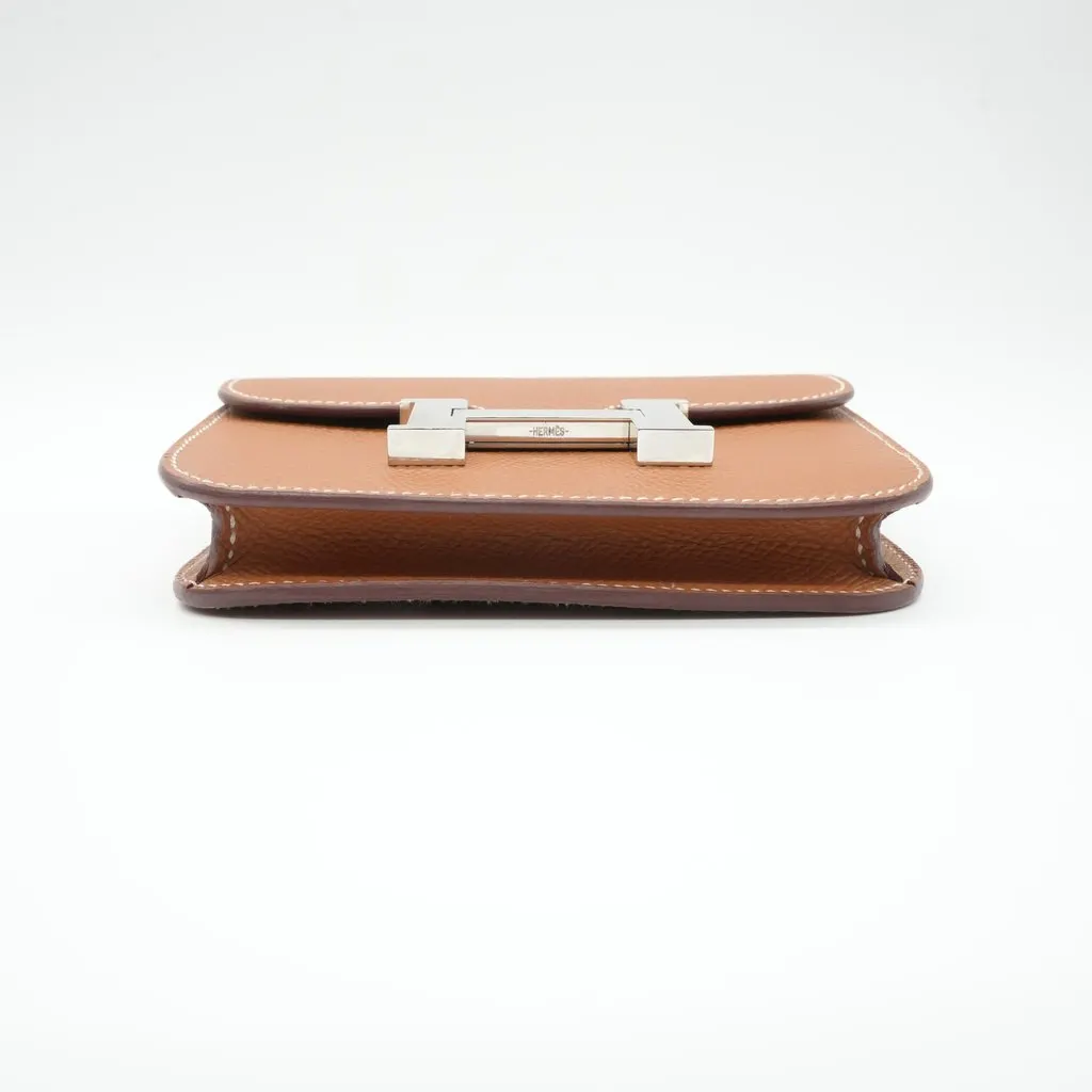 Hermès Constance Slim Mini Compact Wallet Gold Epsom Stamp:W (2024) Brown Leather Very good - Model View