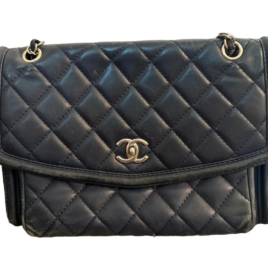 Chanel Medium classic flap Navy Leather Fair - Front View
