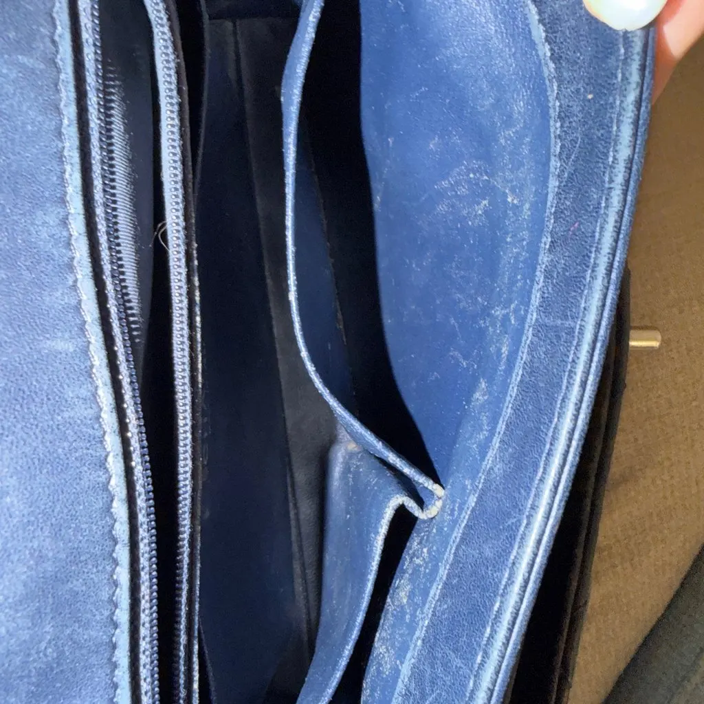 Chanel Medium classic flap Navy Leather Fair - Model View