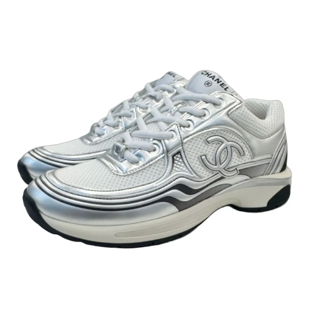 Chanel Sneaker Chanel CC Metallic Leather Never worn, with tag - Front View