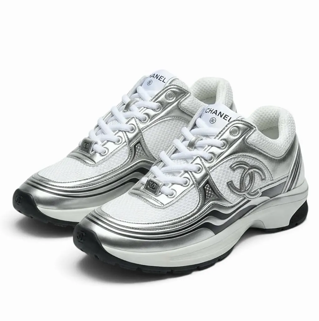 Chanel Sneaker Chanel CC Metallic Leather Never worn, with tag - Model View