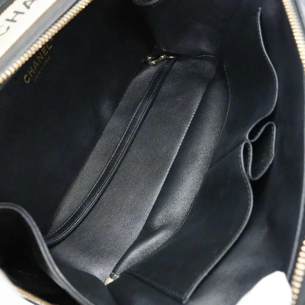 Chanel Trendy CC Bowling Bag Black Black Leather Good - Model View