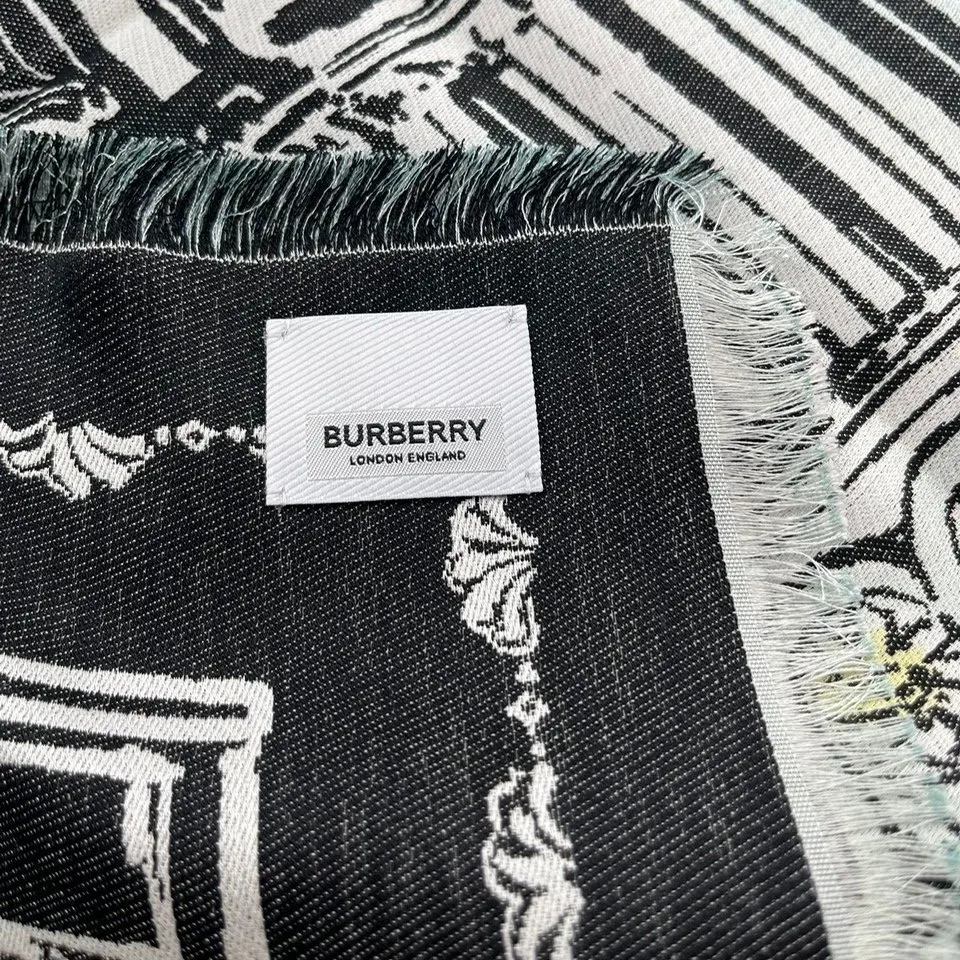 Burberry Saint Paul's Cathedral London MultiColor Silk Never worn - Back View