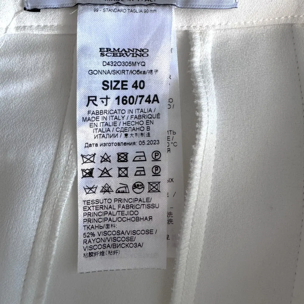 Ermanno Scervino Pleated skirt White Very good - Model View