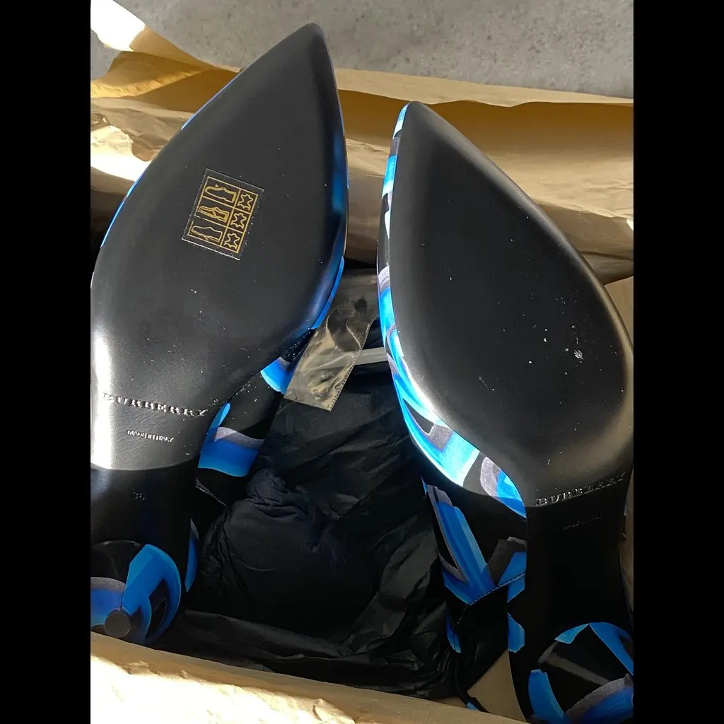 Burberry Burberry Slingback heel Blue Leather Never worn, with tag - Model View