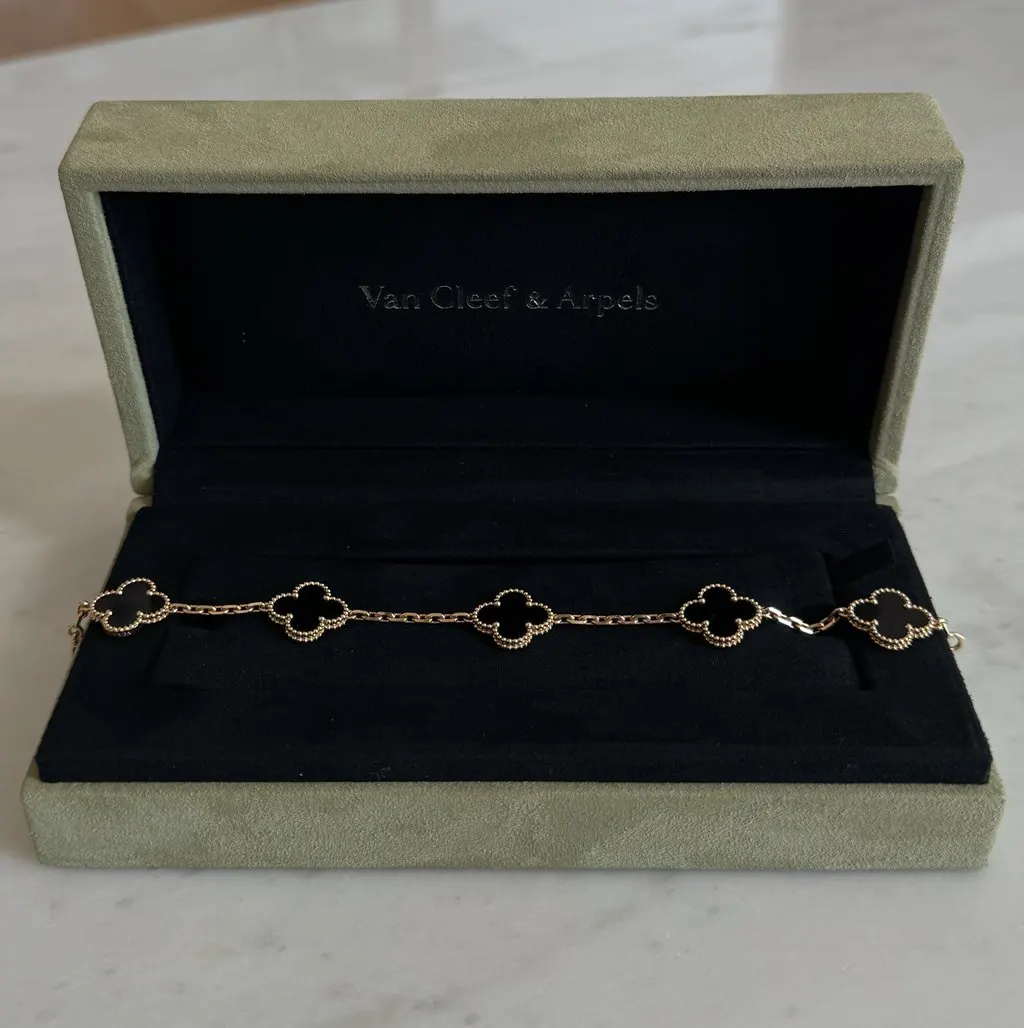 Van Cleef & Arpels Alahambra Gold Gold Never worn - Inside View