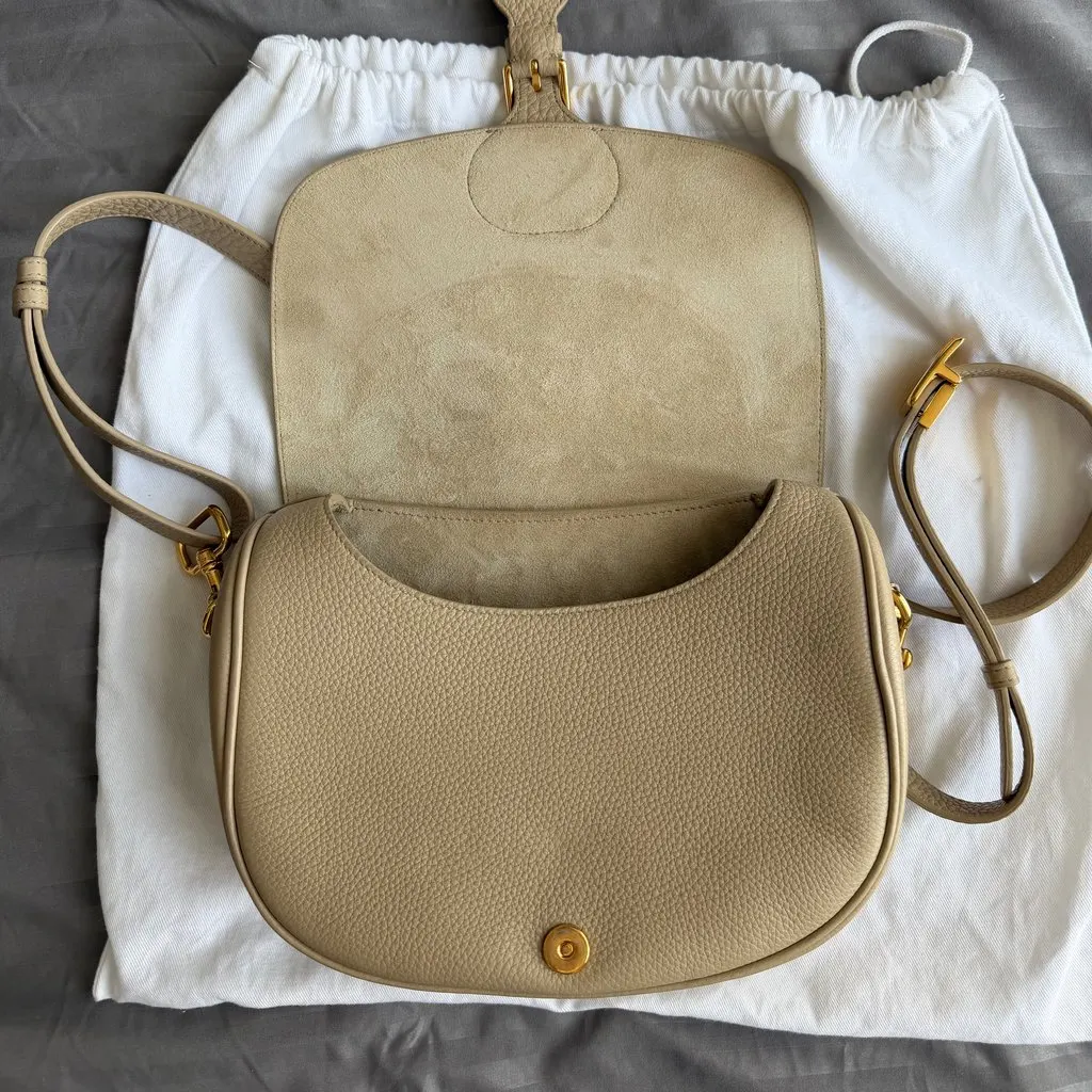 Dior Bobby Bag Ecru Leather Very good - Model View