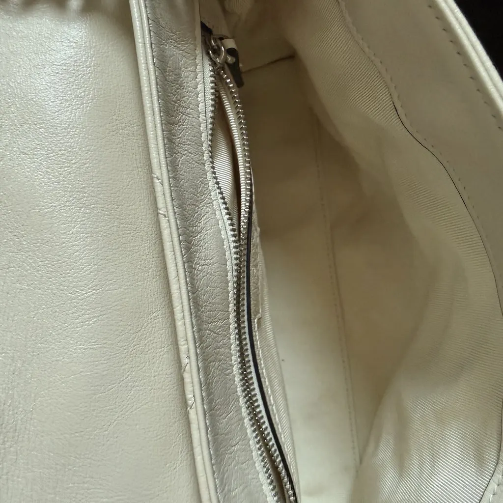 Gucci GG Marmont White Leather Never worn - Model View