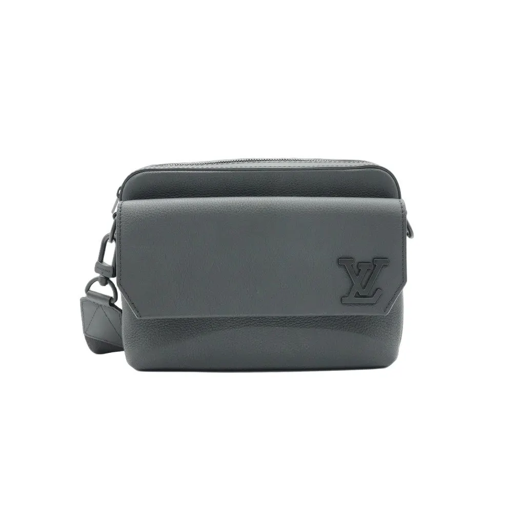 Louis Vuitton Boarding Messenger Waxy Calfskin Black Leather Good - Front View