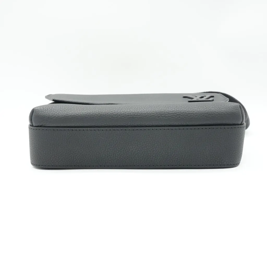 Louis Vuitton Boarding Messenger Waxy Calfskin Black Leather Good - Inside View