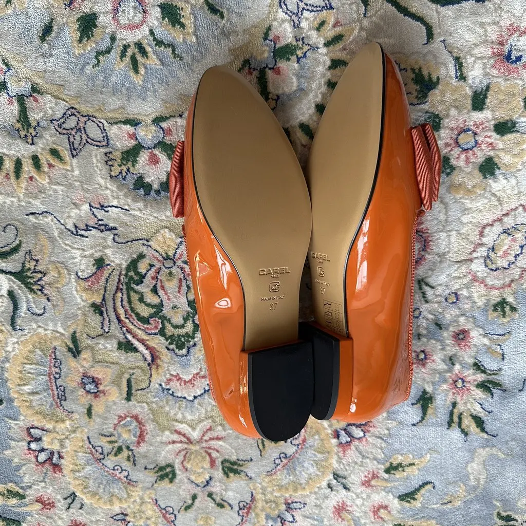 Unsigned Carel Paris Orange Patent Leather Bow Loafers – Size 37 Orange Leather Never worn - Inside View