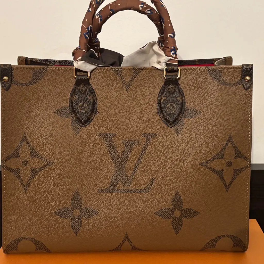 Louis Vuitton OnTheGo Tote Brown Canvas Very good - Back View