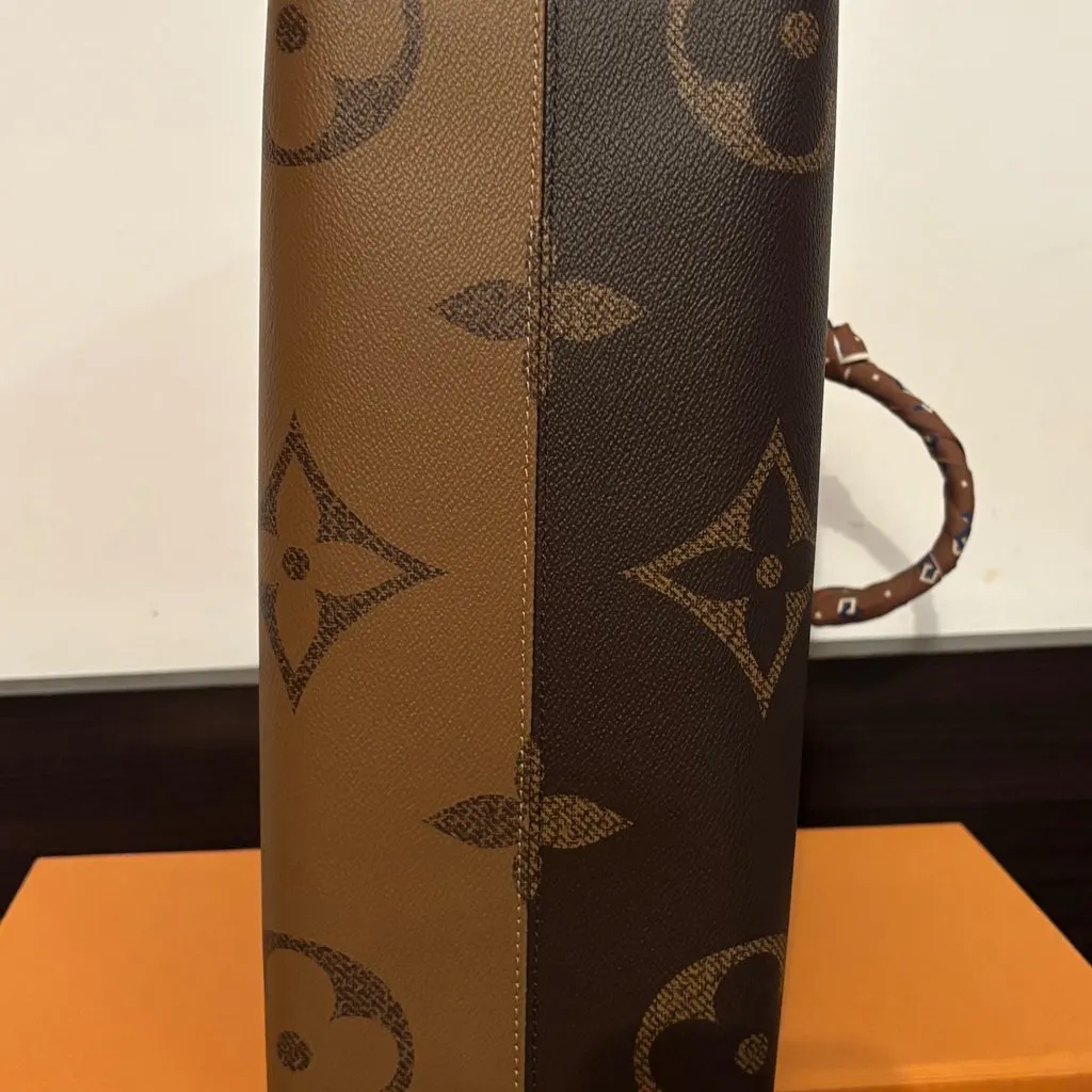 Louis Vuitton OnTheGo Tote Brown Canvas Very good - Inside View