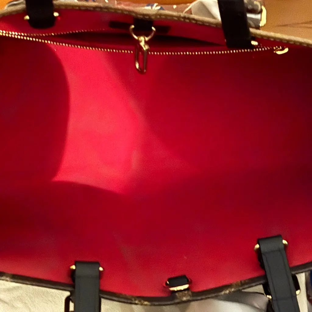 Louis Vuitton OnTheGo Tote Brown Canvas Very good - Model View
