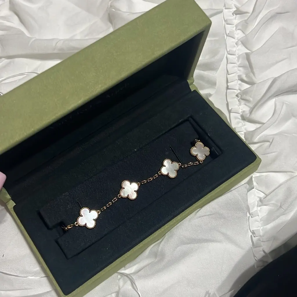 Van Cleef & Arpels Alahambra White Gold Never worn - Back View