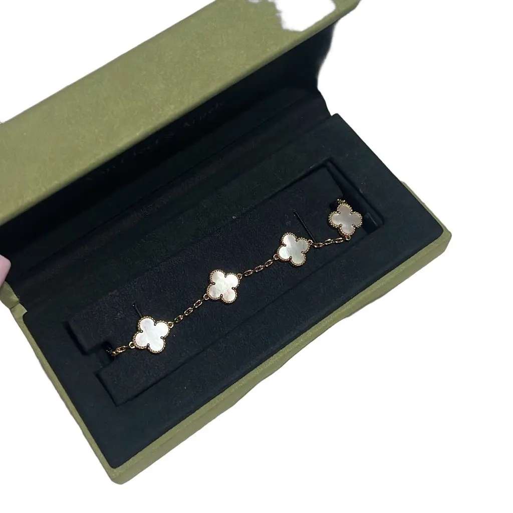 Van Cleef & Arpels Alahambra