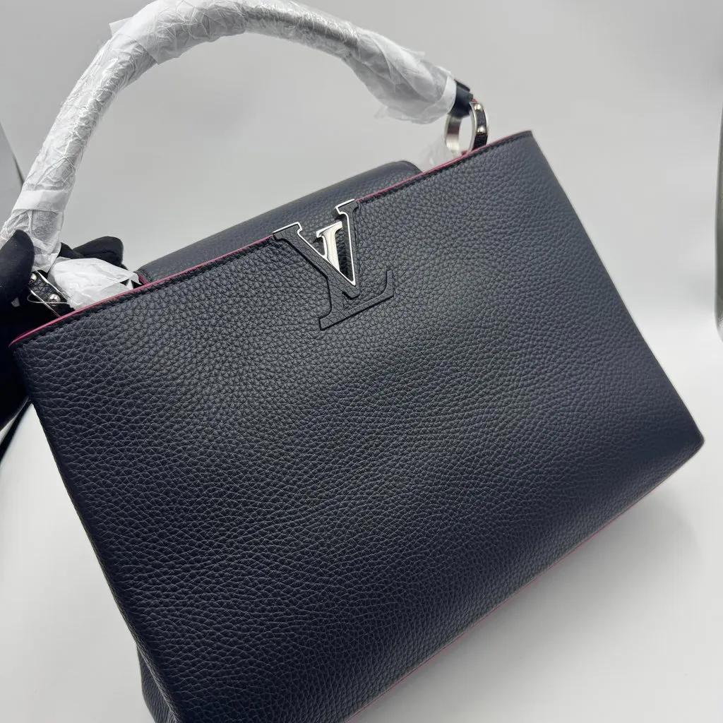 Louis Vuitton Capucines Black Good - Box View