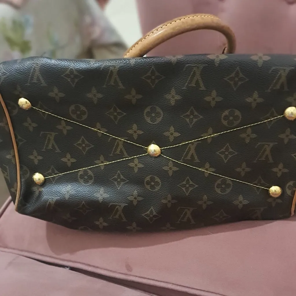 Louis Vuitton Very Good Condition Brown Canvas Very good - Model View
