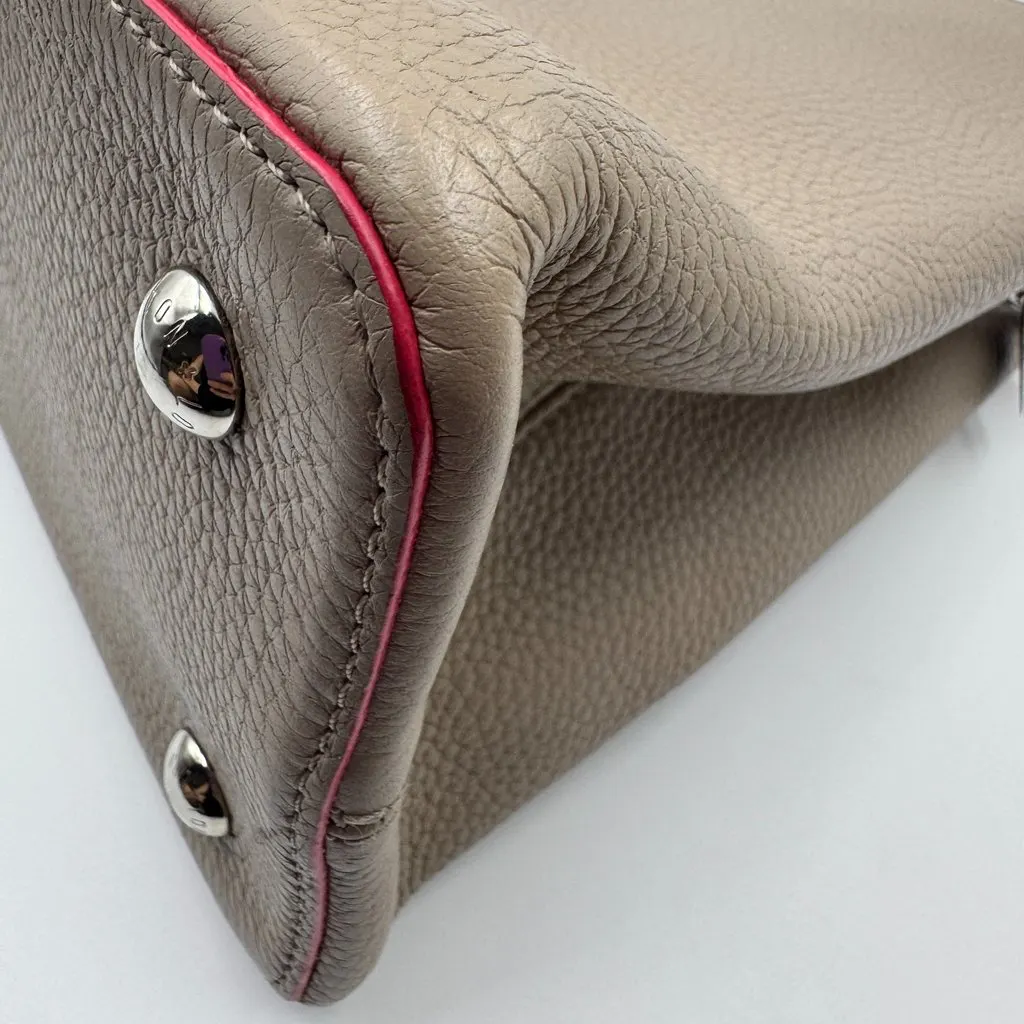 Louis Vuitton Capucines Grey Leather Good - Inside View