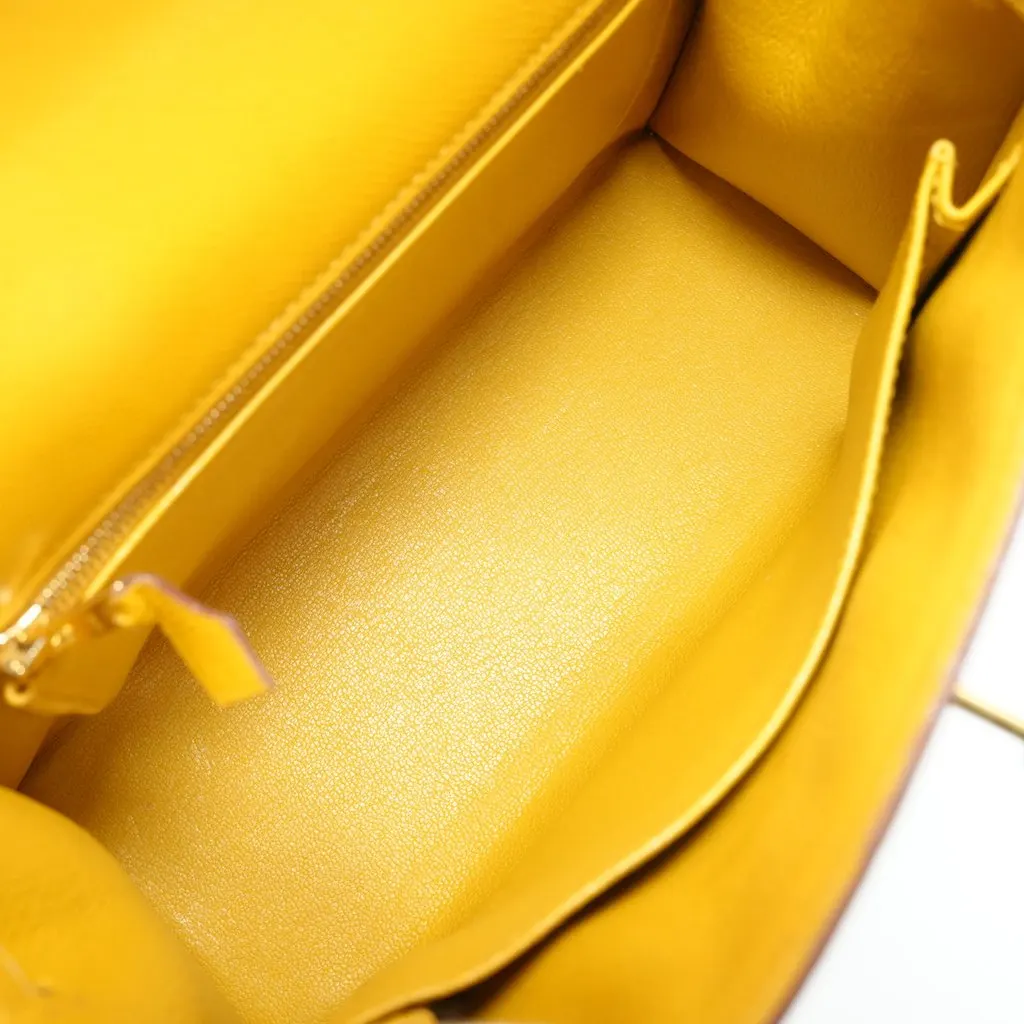 Hermès Kelly 25 Epsom Yellow Stamp:C (2018) Yellow Leather Good - Model View